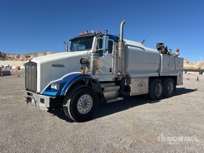 2006 Kenworth T800 6x4 Fuel and Lube Truck