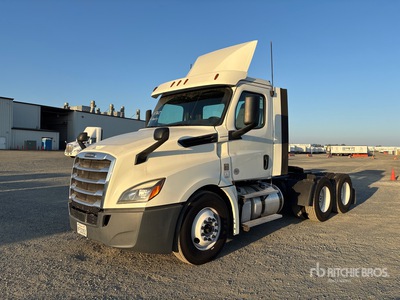 2018 Freightliner Cascadia 126 6x4 تراكتور شاحنة نهارية (ثنائية المحور)