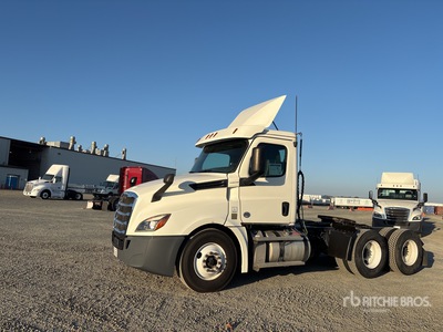 2019 Freightliner Cascadia 126 6x4 T/A Day Cab Truck Tractor