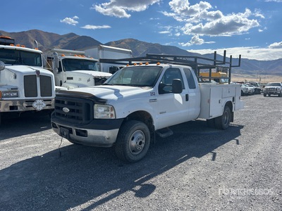2006 Ford F-350 XL 4x4 Extended Cab Utility Truck (Inoperable)