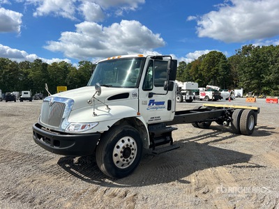 2006 International 4300 4x2 Autocarro cabina e telaio