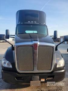 2015 Kenworth S/A Day Cab Truck Tractor