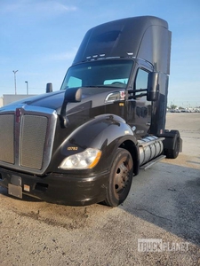2015 Kenworth T680 S/A Day Cab Truck Tractor (Inoperable)