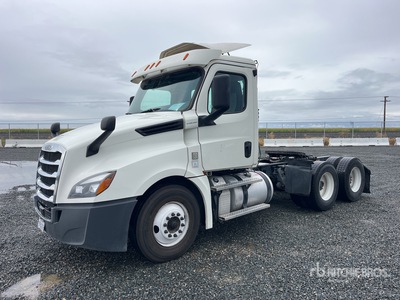 2019 Freightliner Cascadia 126 6x4 T/A Day Cab Truck Tractor
