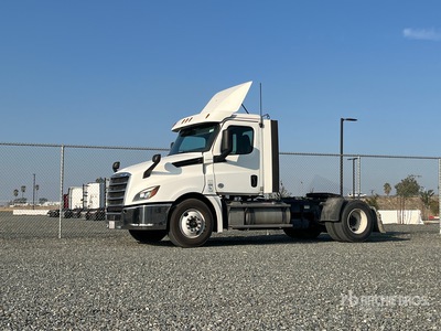 2020 Freightliner Cascadia 126 4x2 S/A Day Cab Truck Tractor