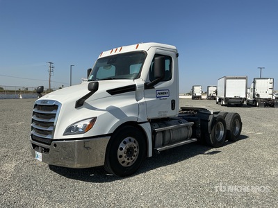 2020 Freightliner Cascadia 126 6x4 T/A Day Cab Truck Tractor