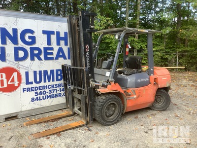 2005 Toyota 7DFU35 8000 lb Pneumatic Tire Forklift (Inoperable)
