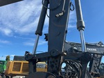 Hydraulics with Thumb Cylinder