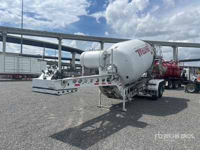 2013 McNeilus T/A Mixer Trailer