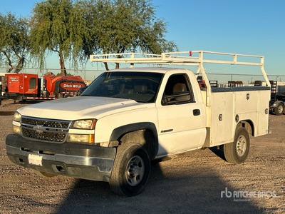 2007 Chevrolet Silverado 2500HD 4x2 Utility Truck