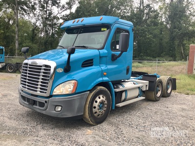 2015 Freightliner Cascadia 113 6x4 T/A Day Cab Truck Tractor