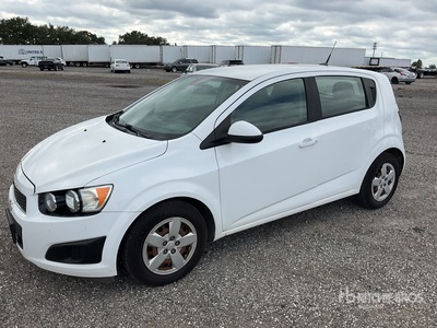 2013 Chevrolet Sonic LS Automovil
