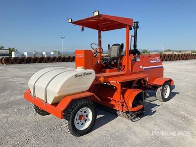 2013 Broce KR350 Barredora / مكنسة