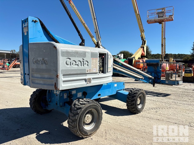 ELEVADOR TELESCóPICO 2014 GENIE 4WD S40