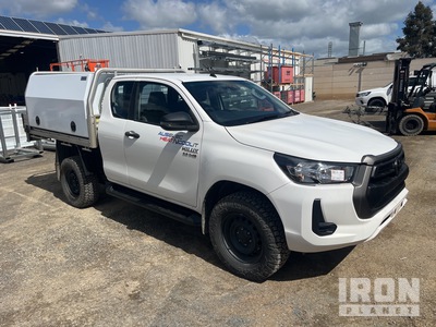 2020 Toyota Hilux 4x4 Extended Cab Pickup