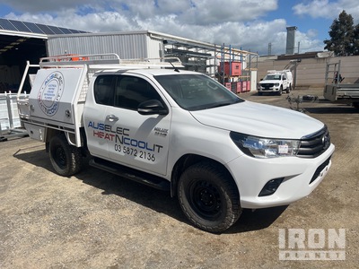 2016 Toyota Hilux 4x4 Extended Cab Pickup