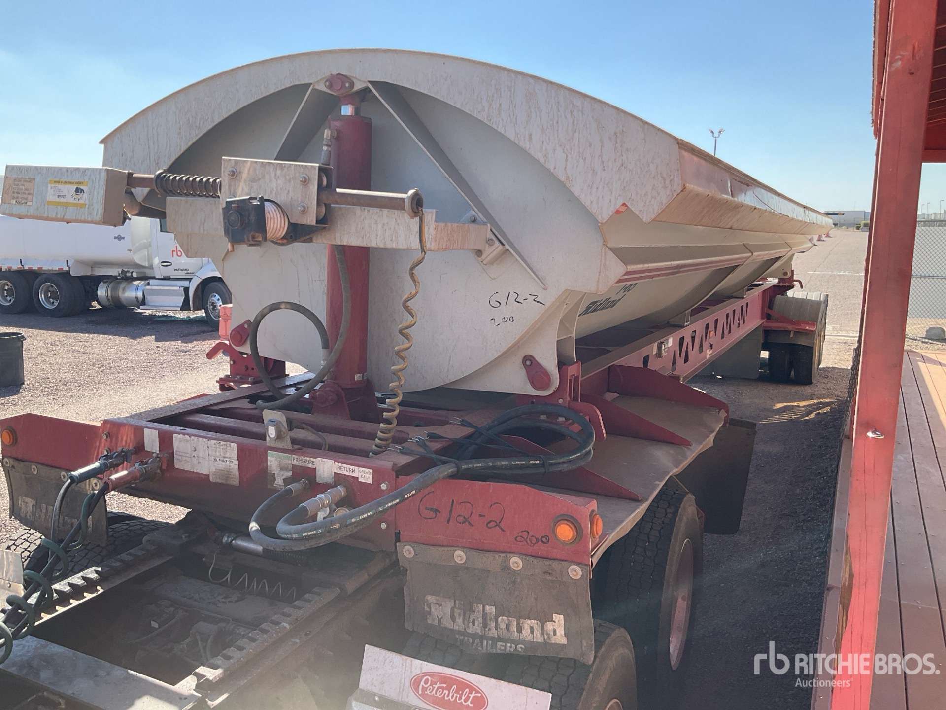 2017 Midland 32 ft T/A Side Dump Trailer
