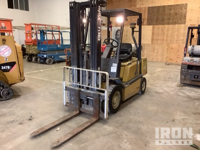 Yale GLP050RGNUAE090 4650 lb Pneumatic Tire Forklift