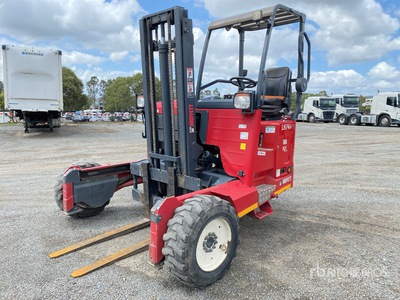 2022 Moffett M8 3x3 شاحنة مزودة برافعة شوكية