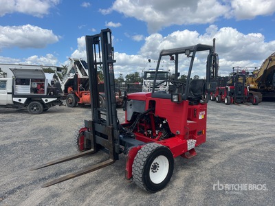 2010 Moffett M5 25.3P 3x3 شاحنة مزودة برافعة شوكية