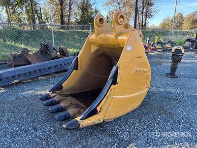 Accurate 48 in Digging Excavator Bucket - Fits Cat 349/352