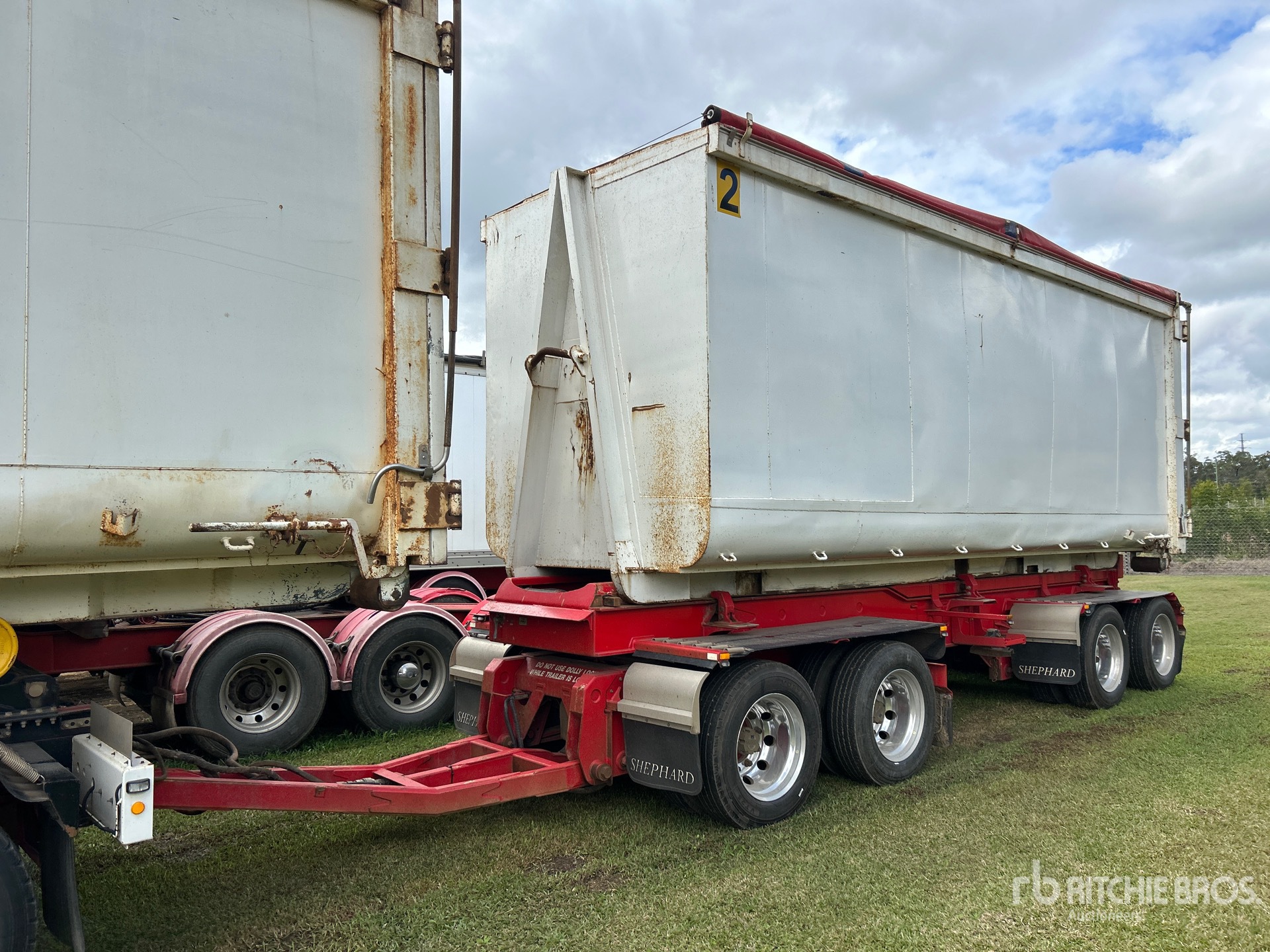 2022 Shephard Trailers Quad Dog Roll-Off Trailer