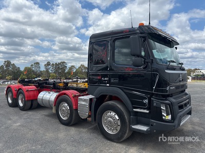 2021 Volvo FMX13 8x4 Twin-Steer Sleeper Hooklift Truck