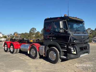 2021 Volvo FMX540 8x4 Twin-Steer Sleeper Hooklift Truck