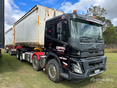 2022 Volvo FMX540 8x4 Twin-Steer Sleeper Hooklift Truck