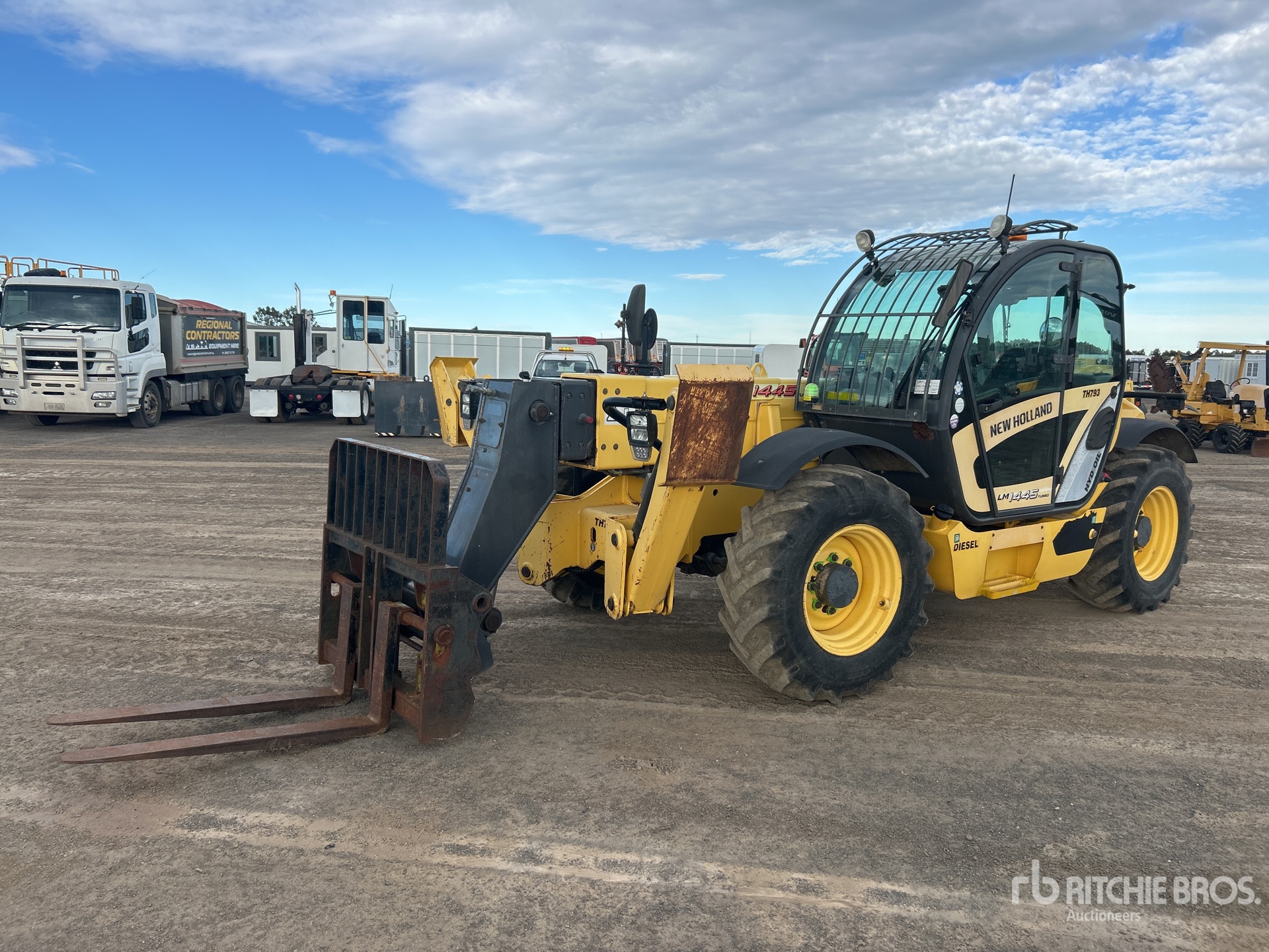 2015 New Holland LM1445 Teleskoplader