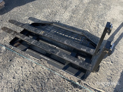 GIYI GY-DHC 1500 mm Skid Steer Forks (Unused)