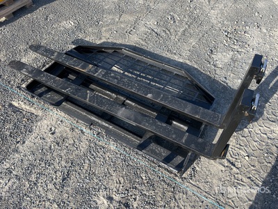 GIYI GY-DHC 1500 mm Skid Steer Forks (Unused)