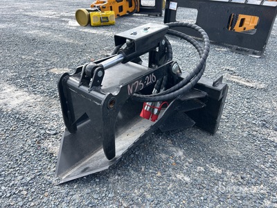 2025 GIYI GY-MSG24 Mini Skid Steer Stump Bucket (Unused)