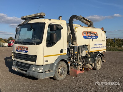 2012 Johnston on 2012 DAF 45.180 كانسة شوارع