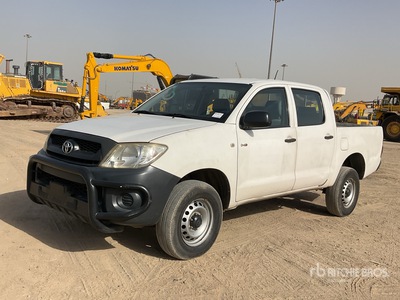 2011 Toyota Hilux 4x4 Crew Cab بيك اب