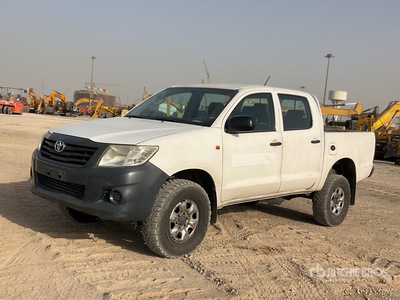 2012 Toyota Hilux 4x4 Crew Cab بيك اب