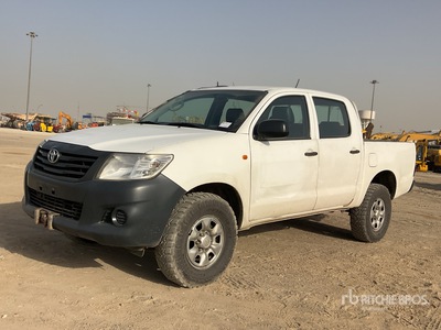 2014 Toyota Hilux 4x4 Crew Cab بيك اب