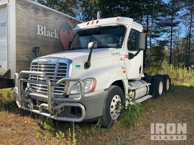 2013 Freightliner Cascadia 125 6x4 T/A Day Cab Truck Tractor