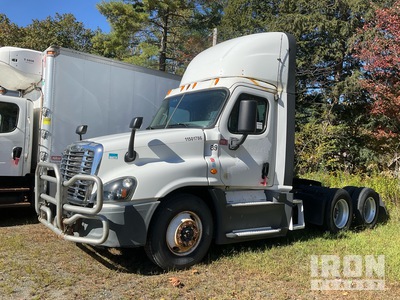 2015 Freightliner Cascadia 125 6x4 T/A Day Cab Truck Tractor