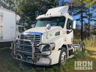 2015 Freightliner Cascadia 113 6x4 T/A Day Cab Truck Tractor