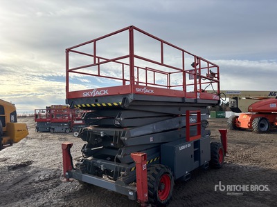 2014 Skyjack SJ9250 RT 4x4 Dual Fuel Scissor Lift