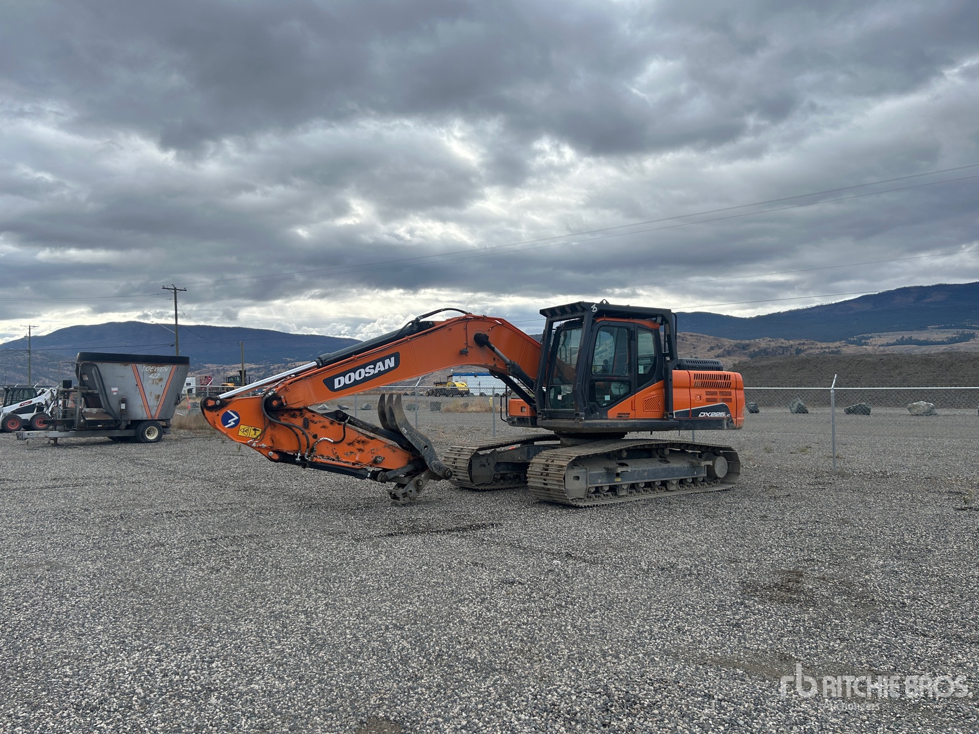 2021 Doosan 225LC Tracked Excavator