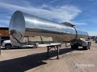 1977 Dairy 6700 gal T/A Tanker Trailer