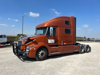 2022 Volvo VNL860 6x4 T/A Sleeper Truck Tractor