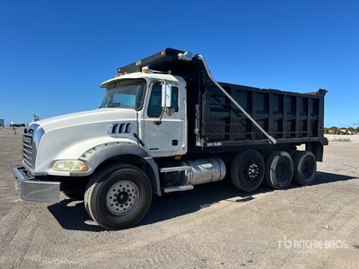 2007 Mack CT713 8x4 を見 Dump Truck