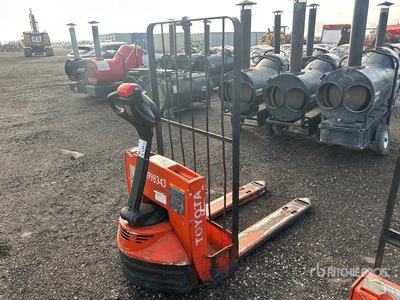 2009 Toyota 7HBW23 4500 lb Electric Transpalette