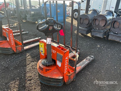 2010 Toyota 7HBW23 4500 lb Electric Transpalette