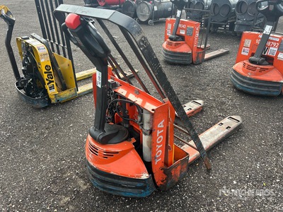 2010 Toyota 7HBW23 4500 lb Electric Transpalette