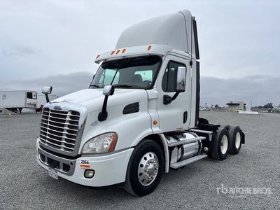2013 Freightliner Cascadia 113 6x4 T/A Day Cab Truck Tractor