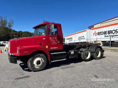 2000 Volvo WG 6x2 Roll-Off Truck
